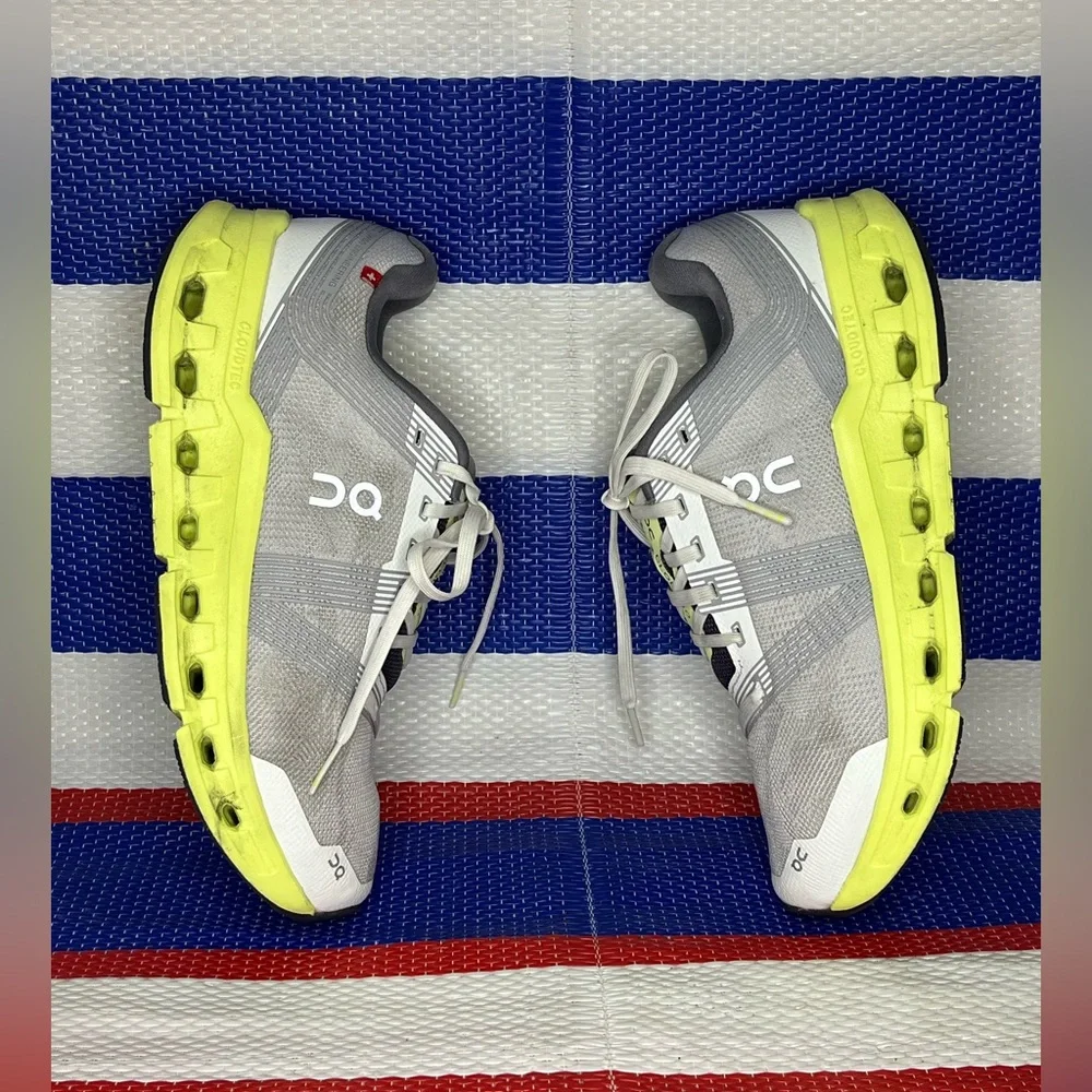 Women’s ON Cloudgo Women’s Road Running Shoes - Size 8.5 White/Meadow Green